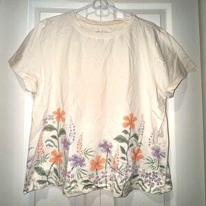 L.L. Bean Signature cream Flowy T with faux floral embroidery. Size XL. EUC